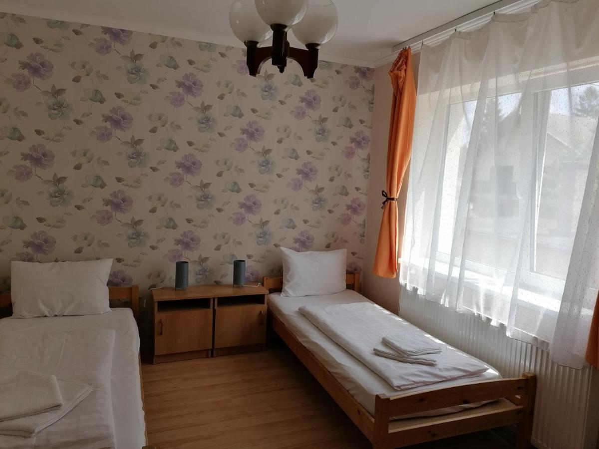 Hullám Panzió Hajduszoboszlo Exterior foto